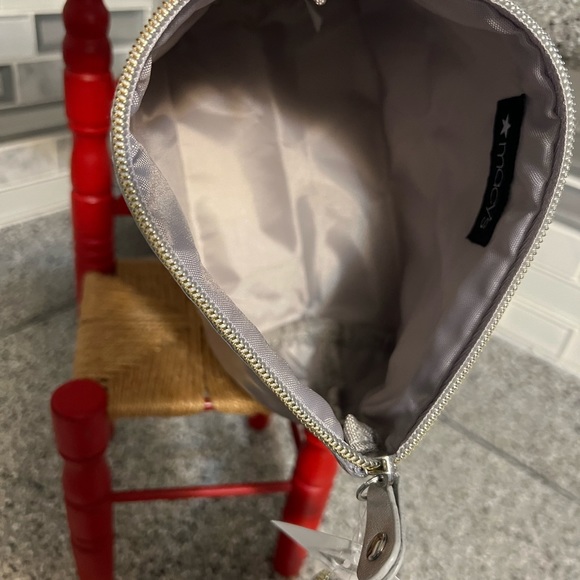 Macy’s Cosmetics💄 Bags - Picture 5 of 12